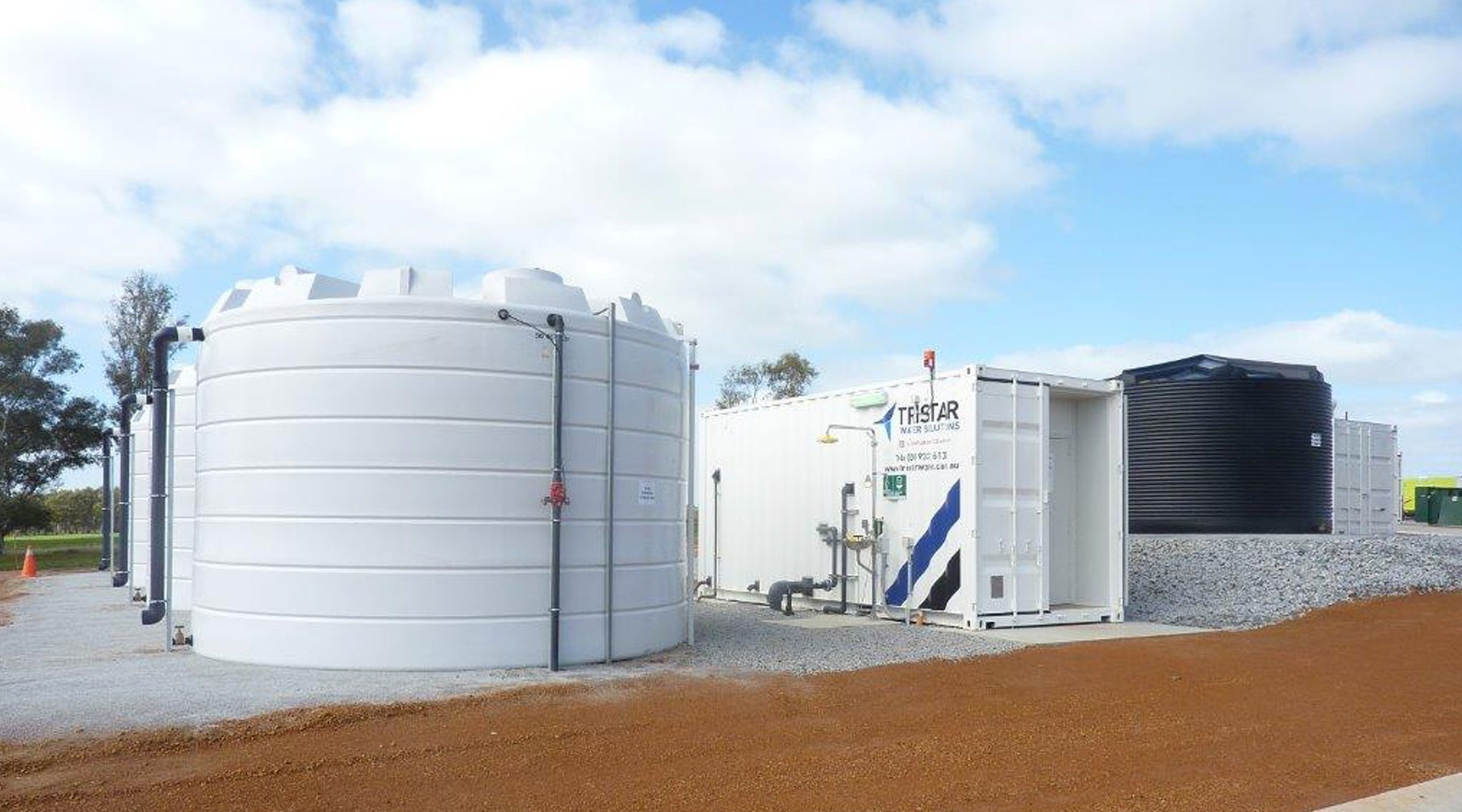Tristar-branded water tanks and trailer Tristar-branded water tanks and trailer